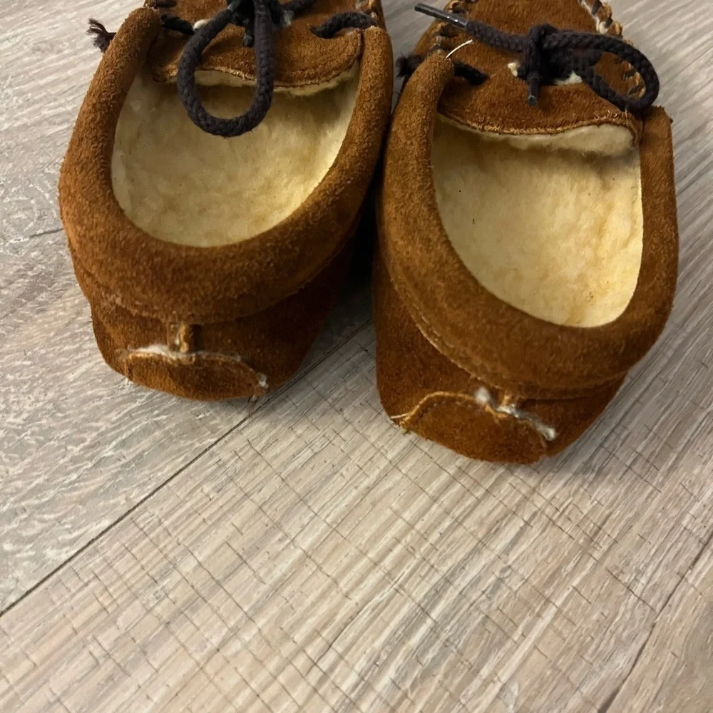 Minnetonka Moccasins Youth 9